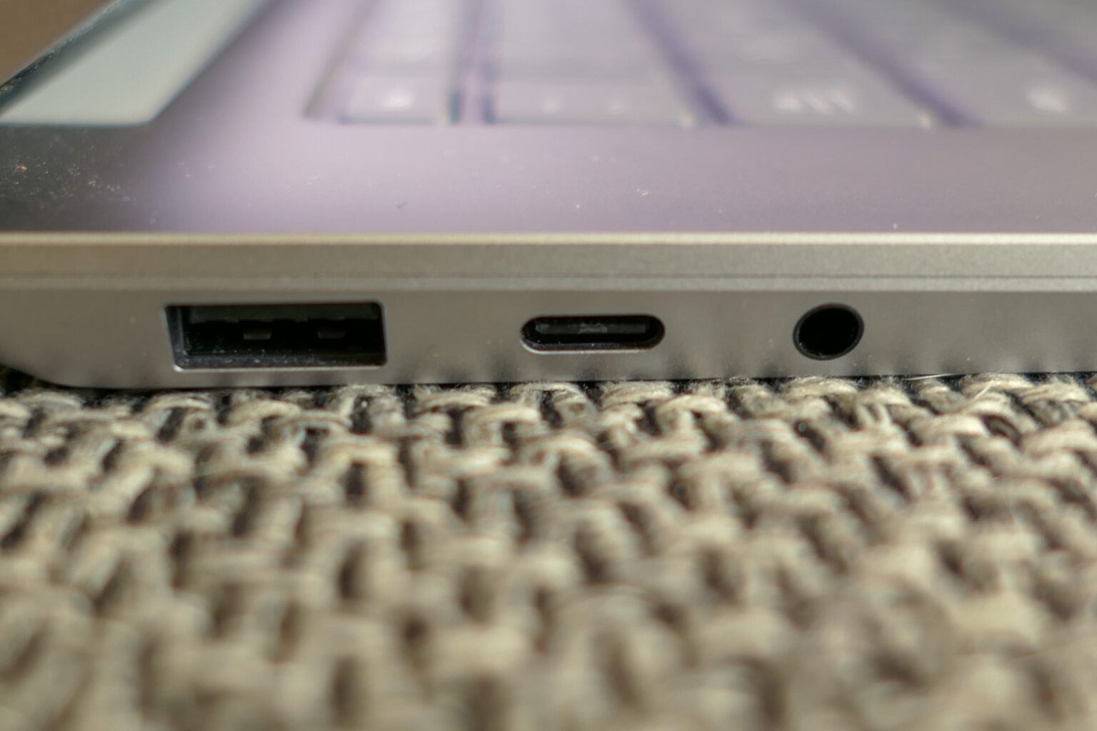 Surface Lapto 3 - porty na lewym boku