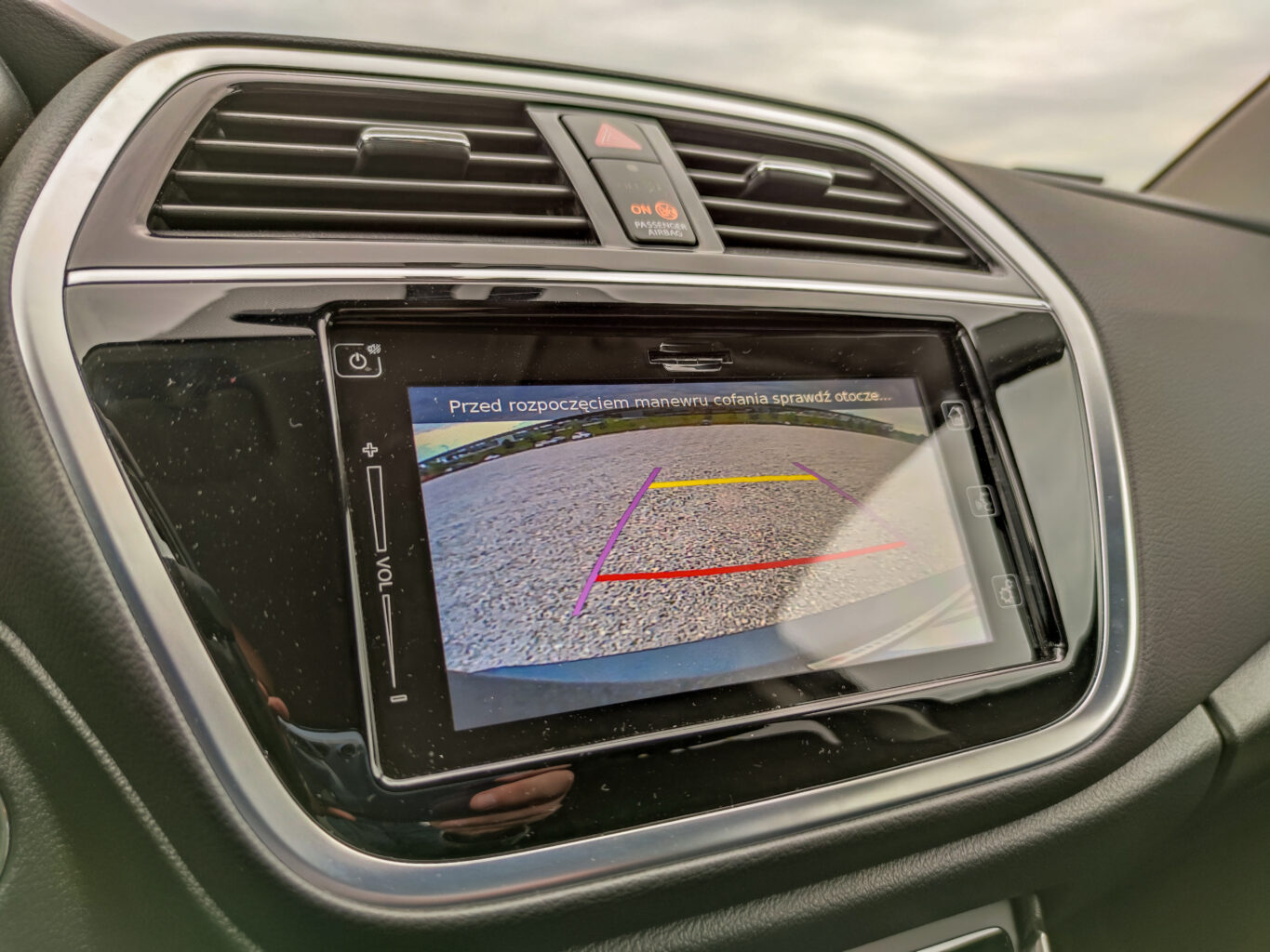 Suzuki SX4 S-Cross - ekran systemu multimedialnego