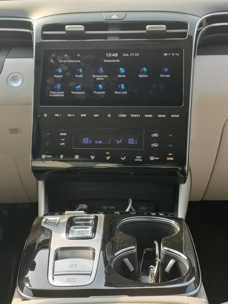 Hyundai Tucson przyciski do sterowania skrzynią biegów