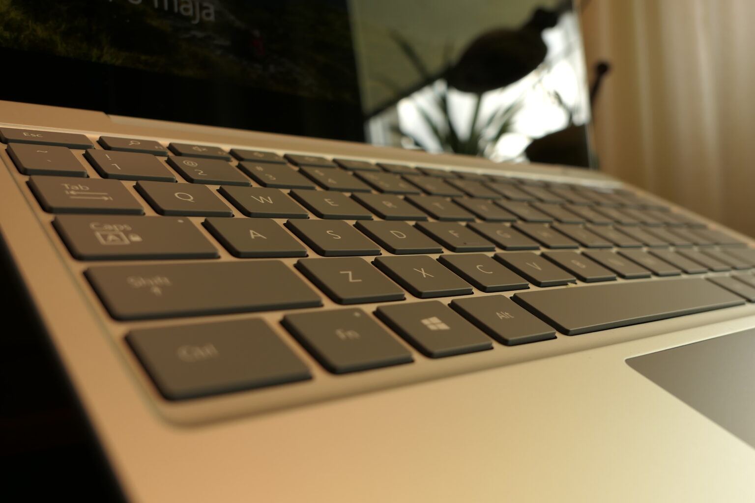 Surface Laptop Go - klawiatura