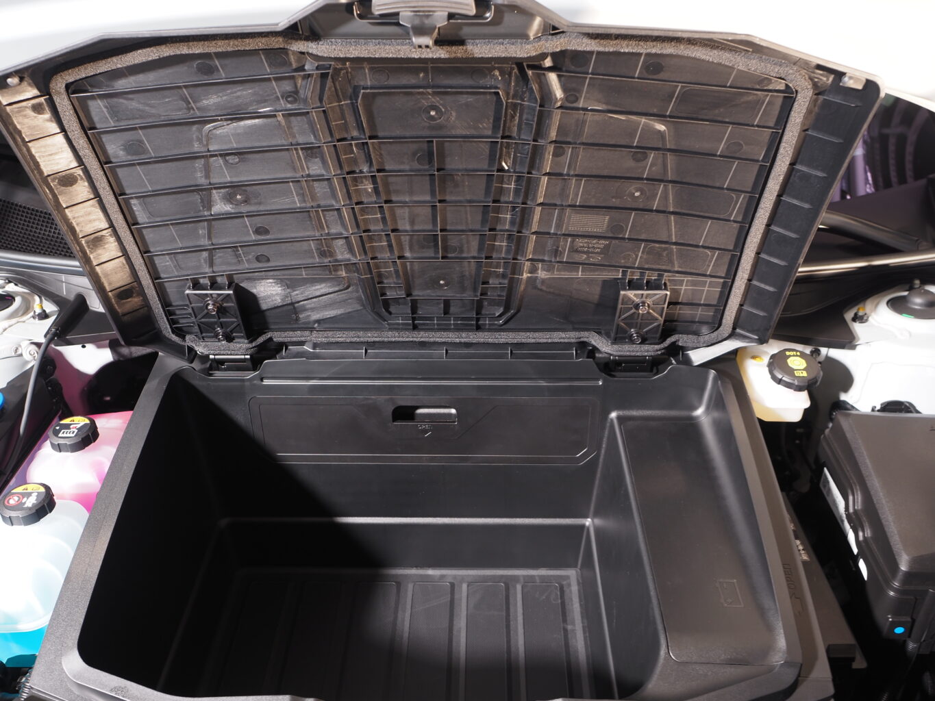 Hyundai IONIQ 5 - przedni bagażnik