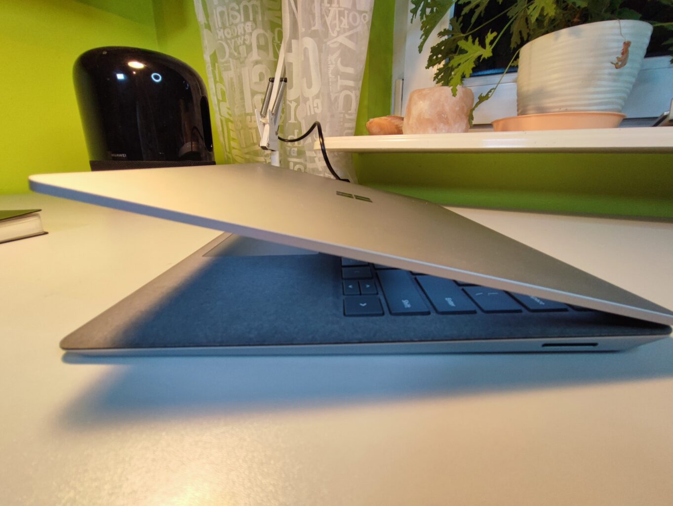 Surface Laptop 4 - uchylony ekran