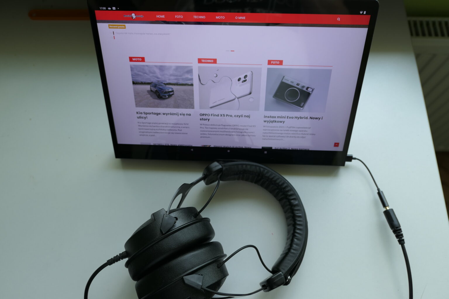 Lenovo Yoga Tab 13 - słuchawki podłączone przez adapter