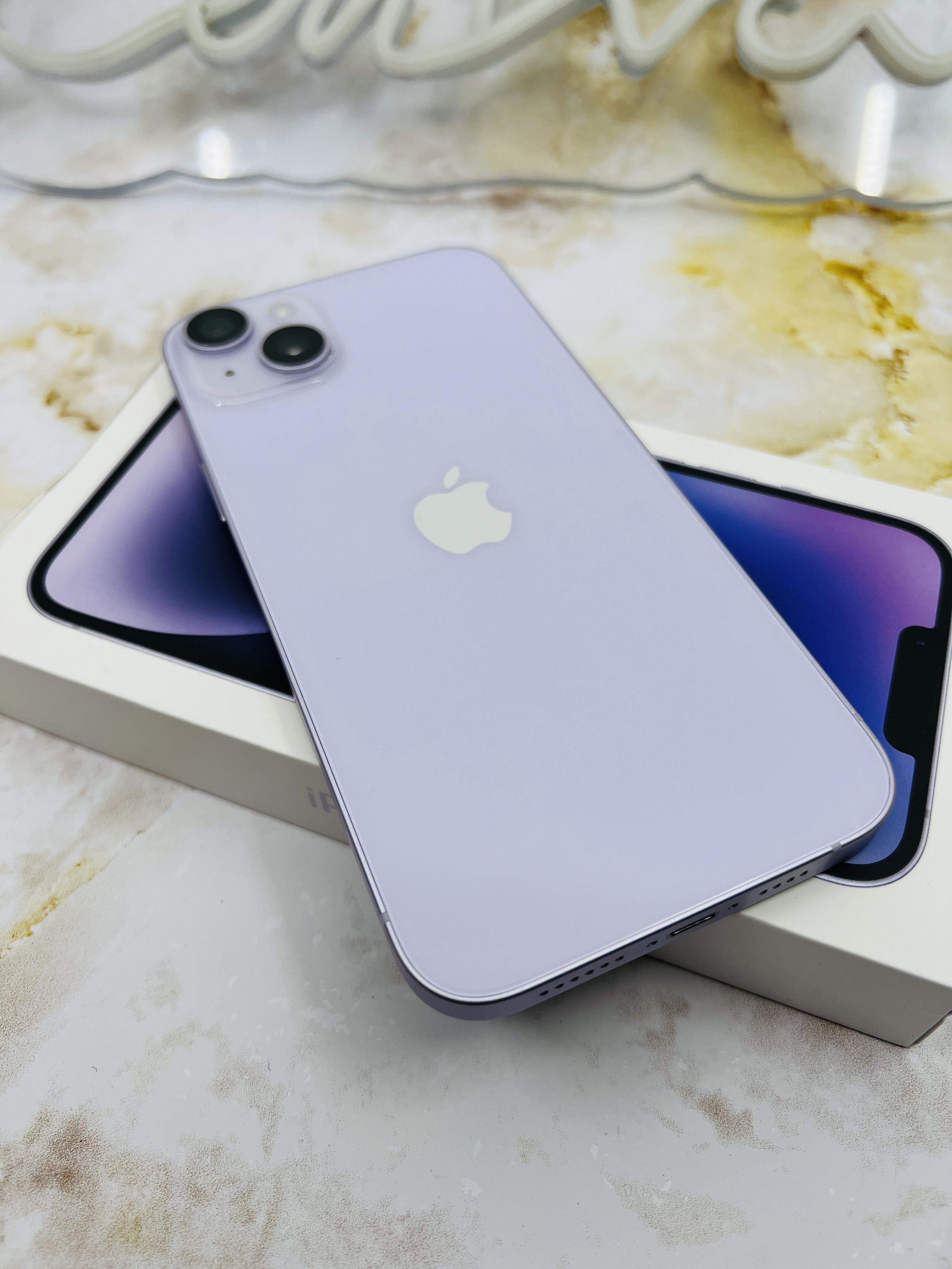 Odnowiony iPhone. Co warto o nim wiedzieć i gdzie go kupić?