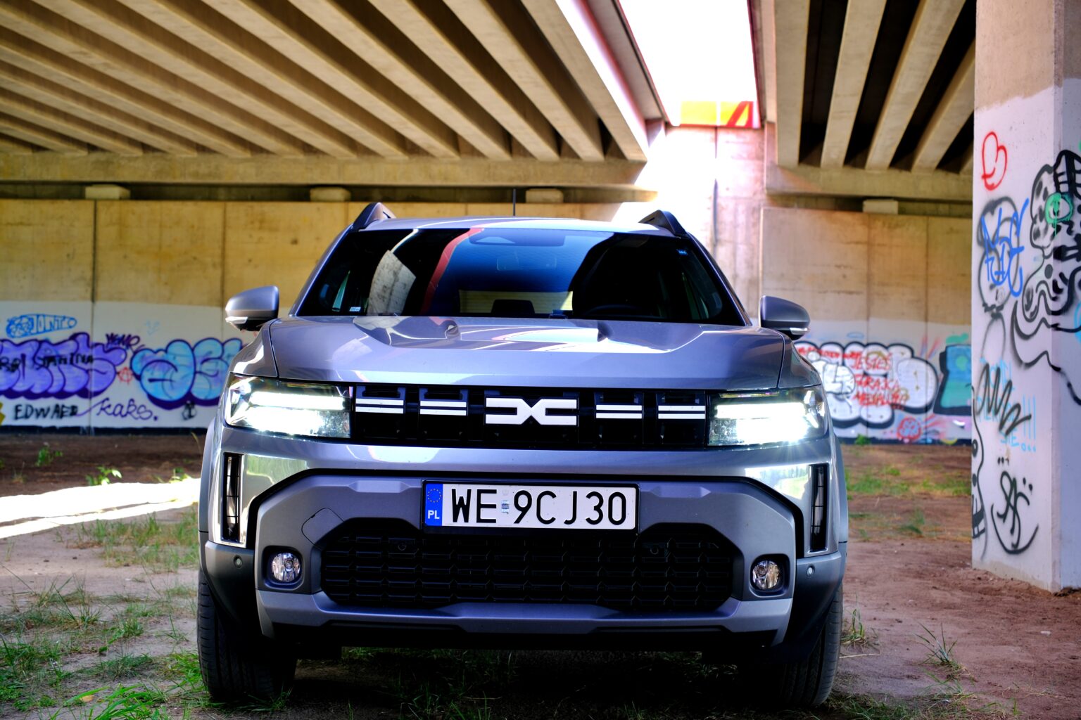 Dacia Duster Hybrid z przodu