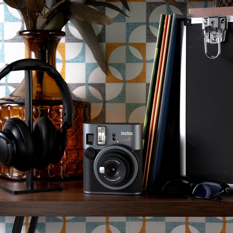 Instax mini 41: Nowoczesny design, automatyka i idealne selfie