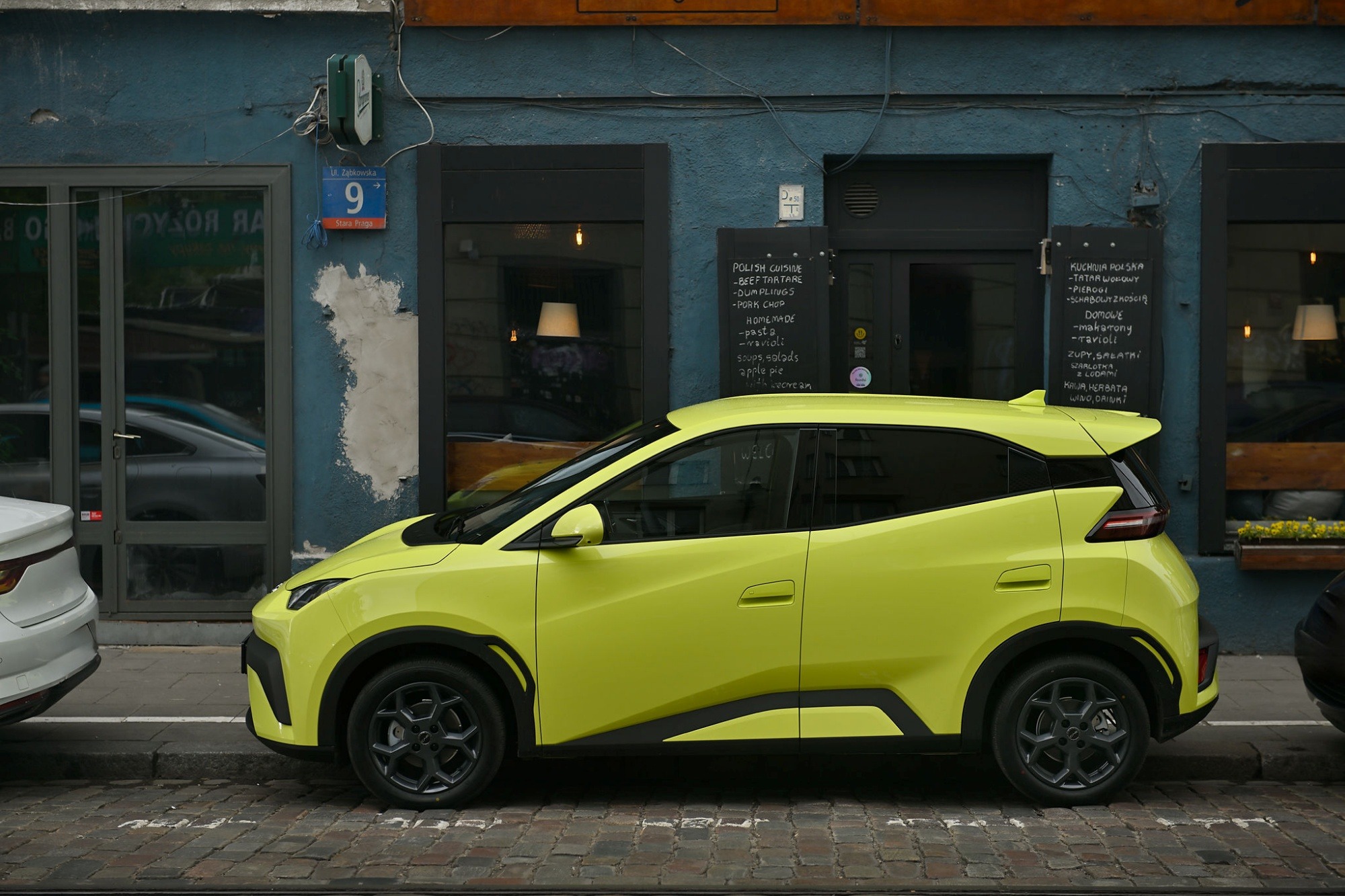 BYD Dolphin Surf. Miejski elektryk, który płynie przez korki
