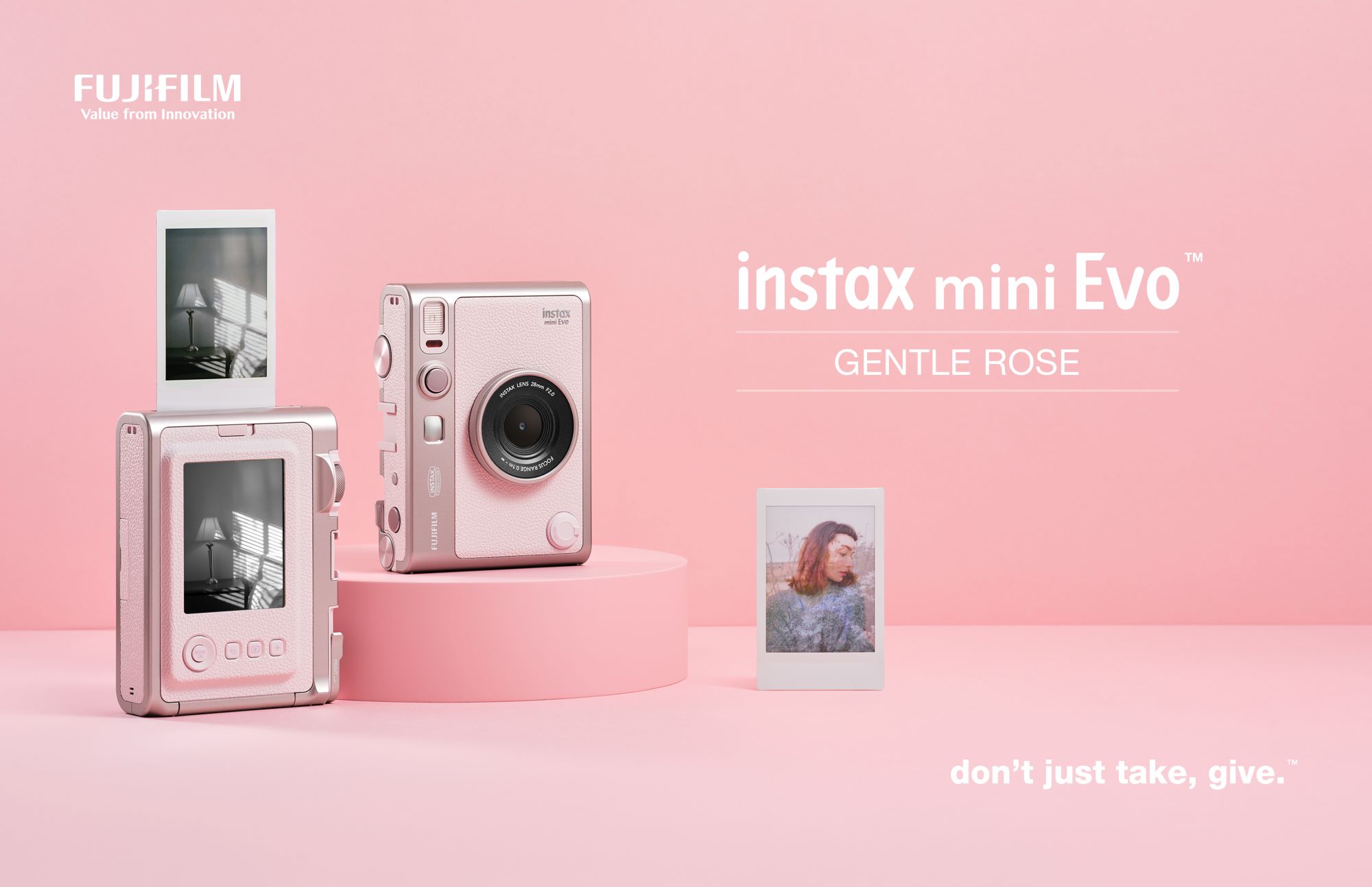 Instax mini Evo Gentle Rose – elegancja spotyka kreatywność
