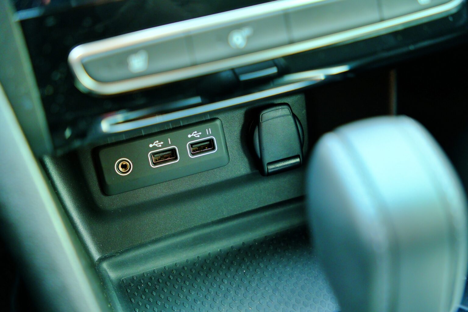 Porty USB-A z przodu