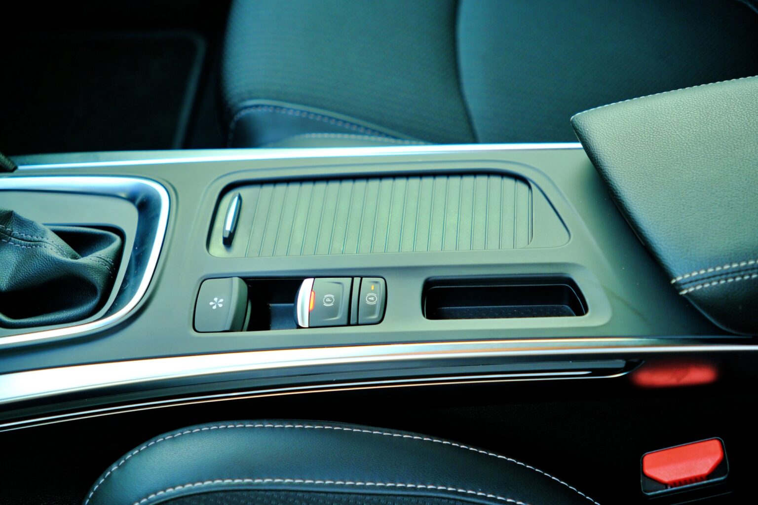 Renault Megane GrandCoupe tunel środkowy