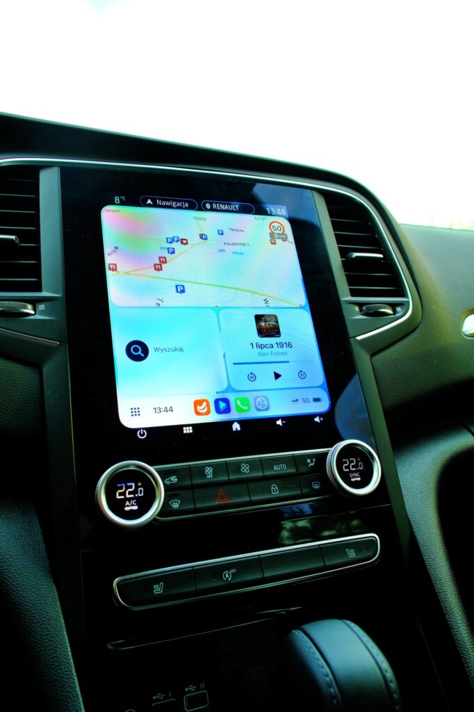 Renault Megane GrandCoupe ekran systemu multimedialnego